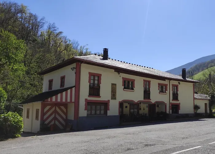 Casa De Aldea La Pescal