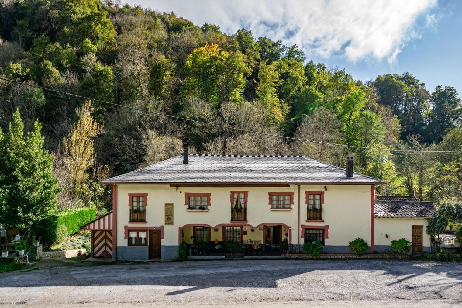Casa De Aldea * La Pescal